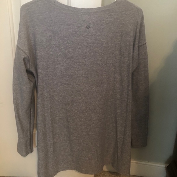 EUC Lululemon Top Size 2 Grey - Picture 2 of 3